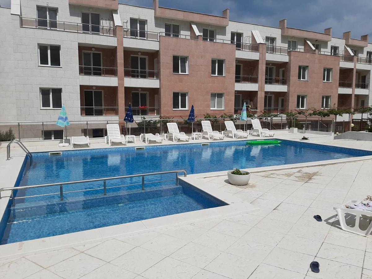 Apartment-Studio Daisy In Kiwi Gardens Complex Byala  Exterior foto
